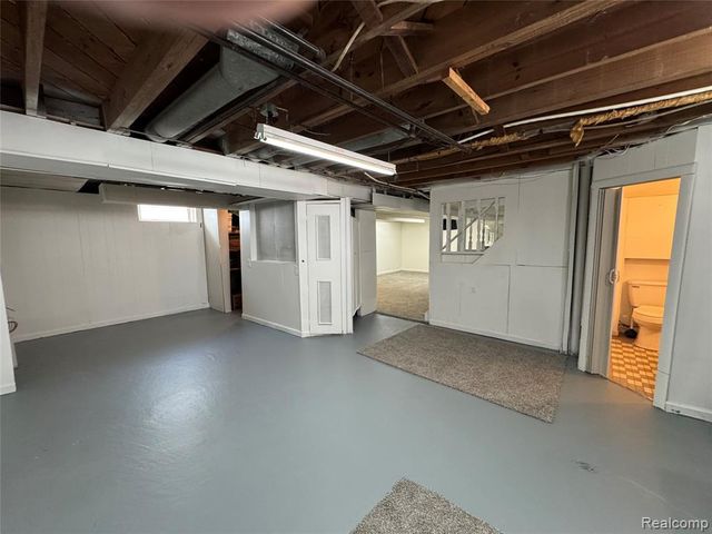 24933 Grove Avenue, Eastpointe, MI 48021