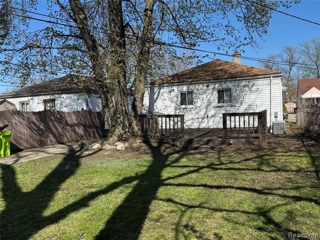 24933 Grove Avenue, Eastpointe, MI 48021