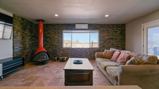 2467 Sand Drive, Landers, CA 92285