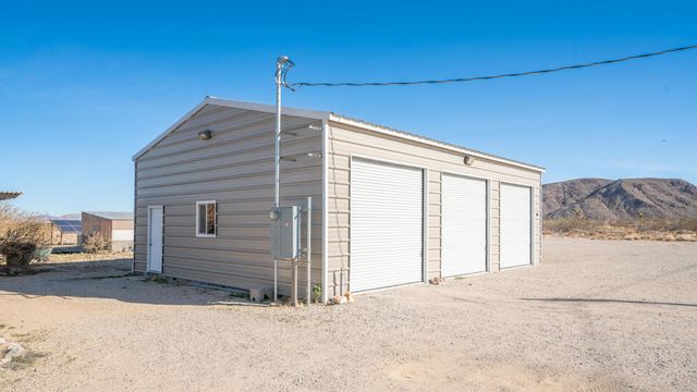 2467 Sand Drive, Landers, CA 92285