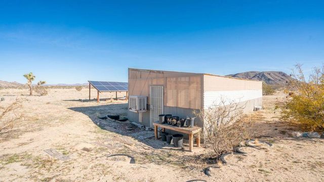 2467 Sand Drive, Landers, CA 92285