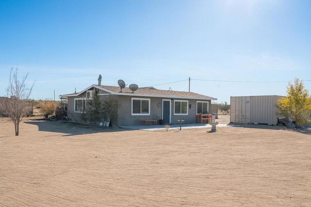 2467 Sand Drive, Landers, CA 92285