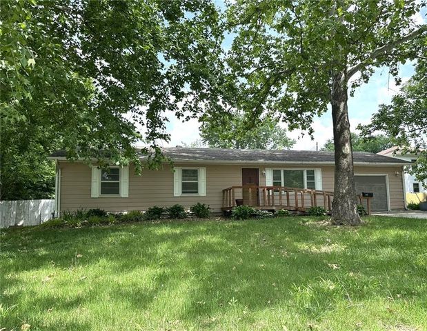 1618 E Glenn Drive, Lawrence, KS 66044