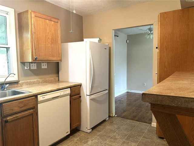 1618 E Glenn Drive, Lawrence, KS 66044