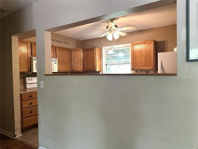 1618 E Glenn Drive, Lawrence, KS 66044