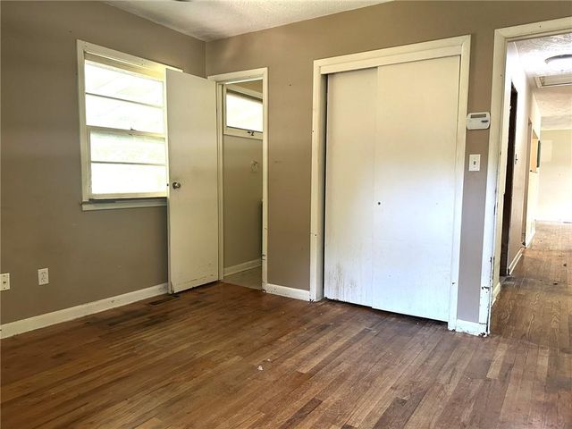 1618 E Glenn Drive, Lawrence, KS 66044