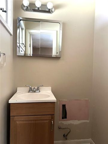 1618 E Glenn Drive, Lawrence, KS 66044