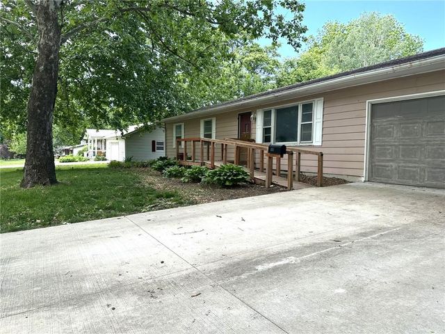 1618 E Glenn Drive, Lawrence, KS 66044