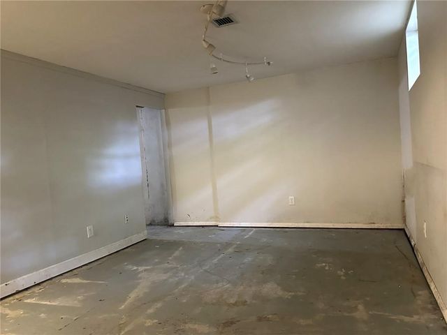 1618 E Glenn Drive, Lawrence, KS 66044