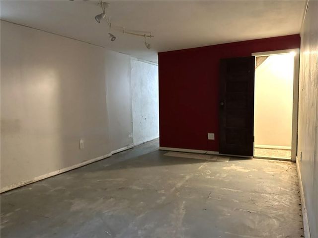 1618 E Glenn Drive, Lawrence, KS 66044