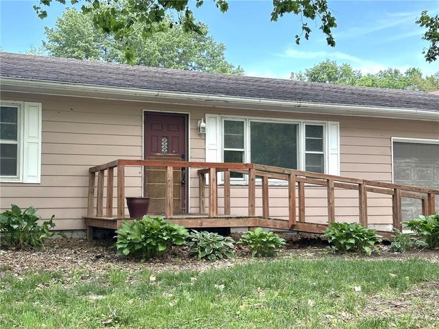 1618 E Glenn Drive, Lawrence, KS 66044