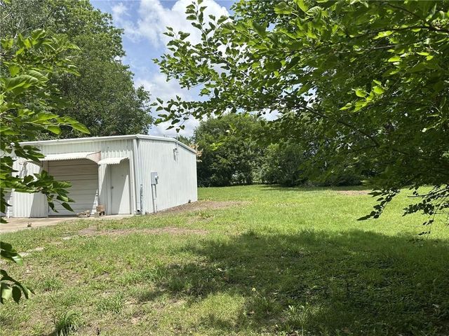 1618 E Glenn Drive, Lawrence, KS 66044
