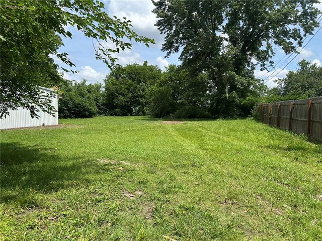 1618 E Glenn Drive, Lawrence, KS 66044