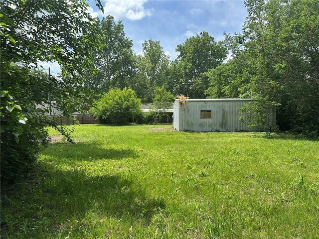 1618 E Glenn Drive, Lawrence, KS 66044