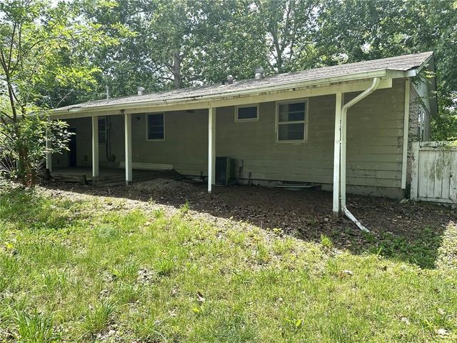 1618 E Glenn Drive, Lawrence, KS 66044