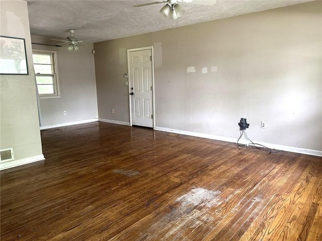 1618 E Glenn Drive, Lawrence, KS 66044