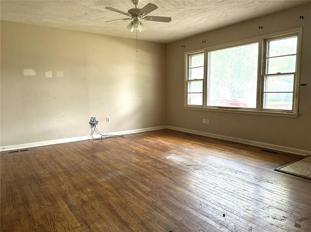 1618 E Glenn Drive, Lawrence, KS 66044