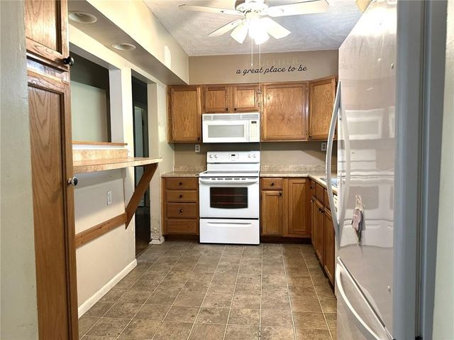 1618 E Glenn Drive, Lawrence, KS 66044