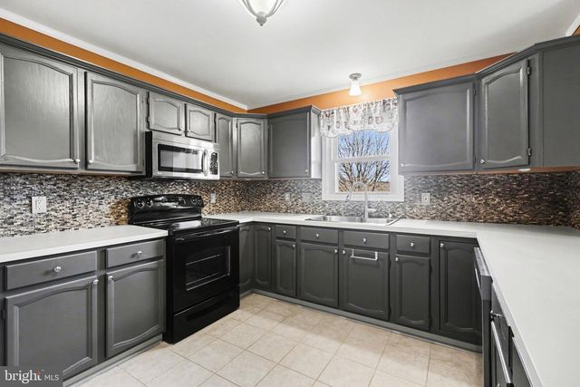 1391 WOODRIDGE DR, Middletown, PA 17057