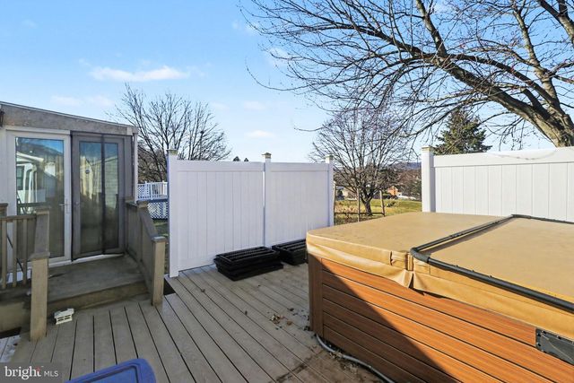 1391 WOODRIDGE DR, Middletown, PA 17057