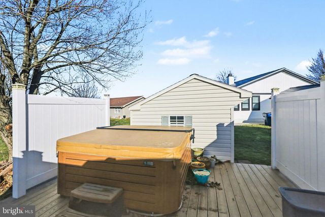 1391 WOODRIDGE DR, Middletown, PA 17057