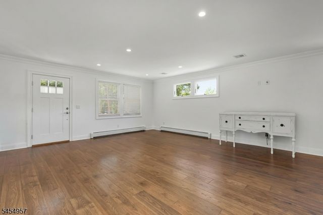 11 Leighton Ave, Red Bank Boro, NJ 07701