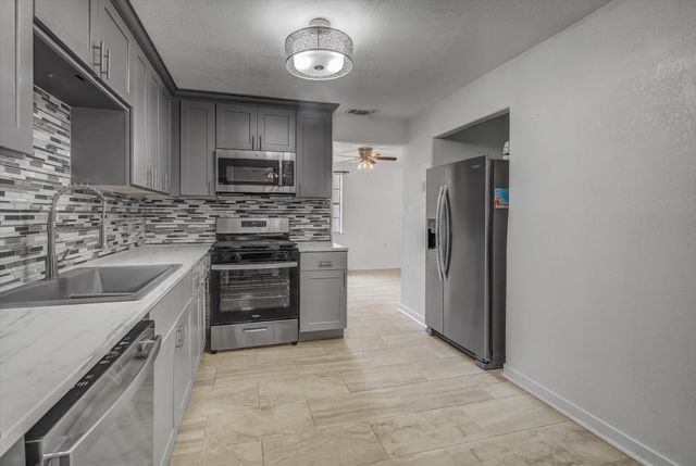 2128 59th Street, Galveston, TX 77551