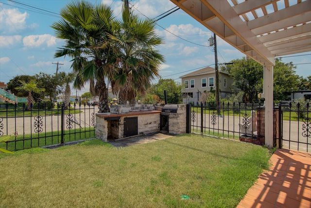 2128 59th Street, Galveston, TX 77551