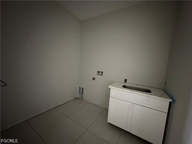 4217 NW 32nd TER, Cape Coral, FL 33993