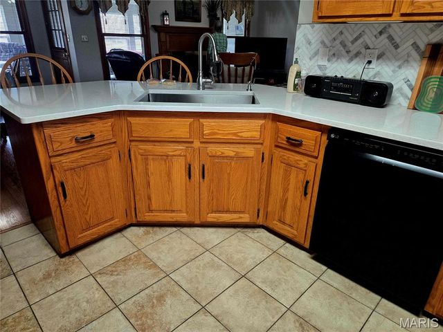 909 Daytona Drive, Lebanon, MO 65536