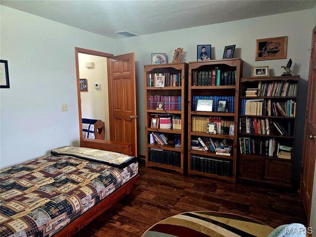 909 Daytona Drive, Lebanon, MO 65536