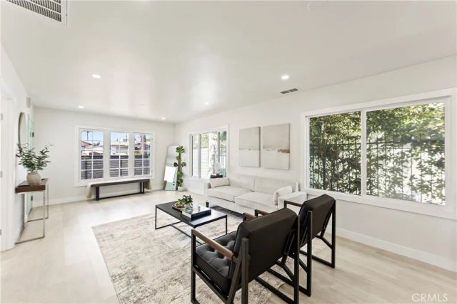 2942 S West View, Los Angeles, CA 90016