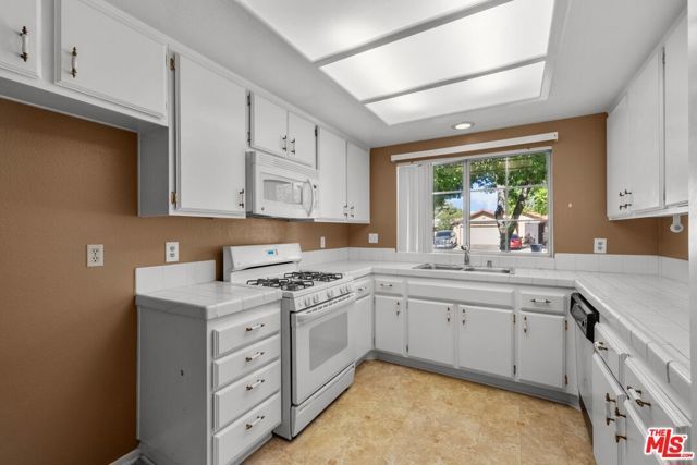 43033 22nd Street, Lancaster, CA 93536