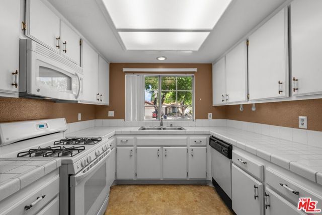 43033 22nd Street, Lancaster, CA 93536