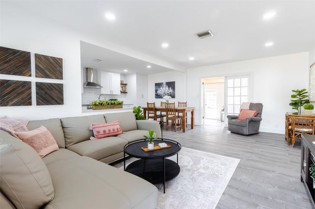 1712 S CLARK AVENUE, Tampa, FL 33629