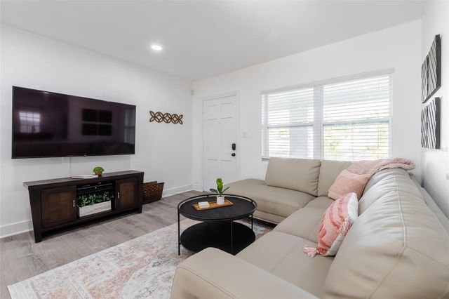 1712 S CLARK AVENUE, Tampa, FL 33629