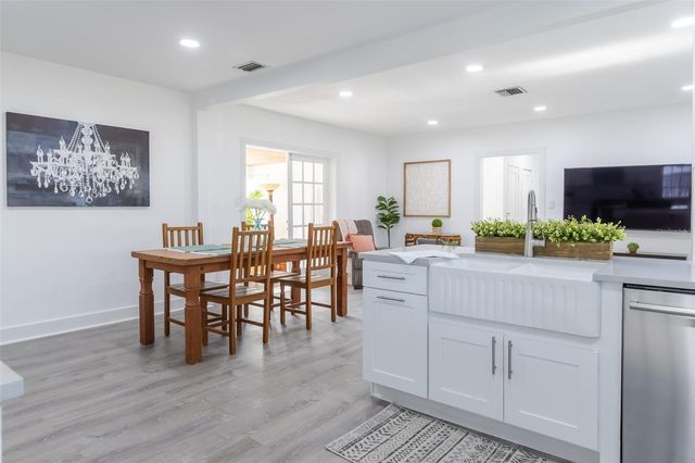 1712 S CLARK AVENUE, Tampa, FL 33629