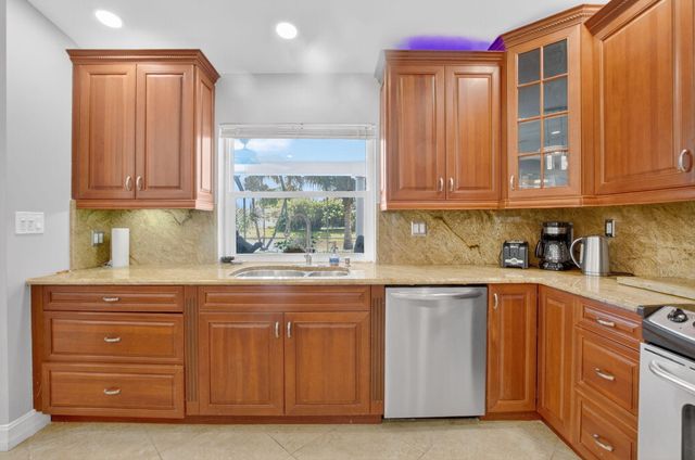 10305 Crosswind Road, Boca Raton, FL 33498