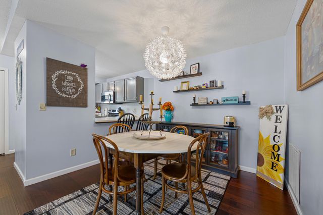 1042 E Travelers Trail, Burnsville, MN 55337