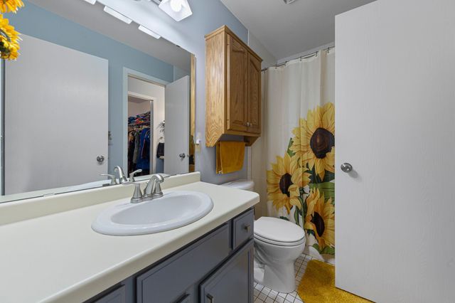 1042 E Travelers Trail, Burnsville, MN 55337