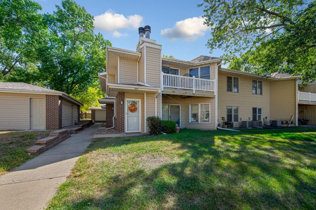 1042 E Travelers Trail, Burnsville, MN 55337