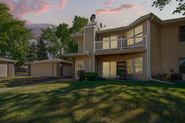 1042 E Travelers Trail, Burnsville, MN 55337