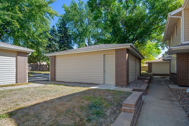 1042 E Travelers Trail, Burnsville, MN 55337