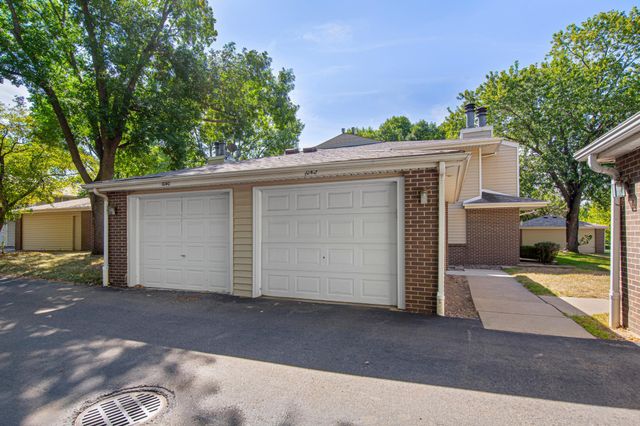 1042 E Travelers Trail, Burnsville, MN 55337