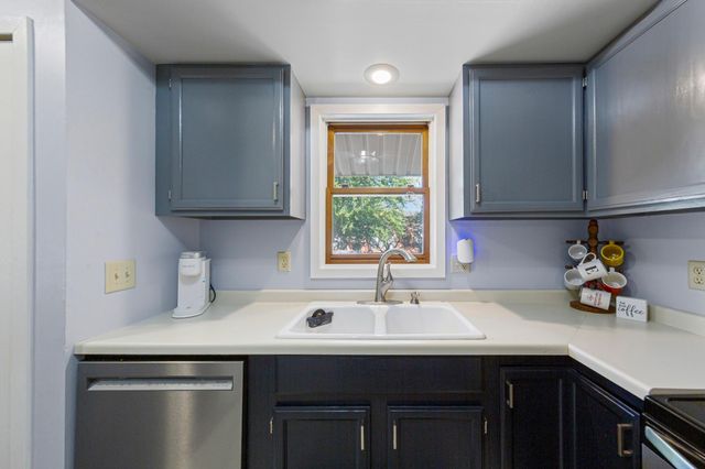 1042 E Travelers Trail, Burnsville, MN 55337