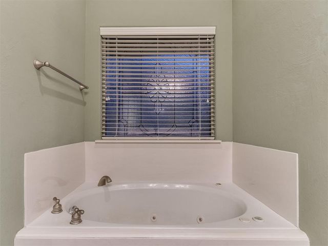 604 N Timber Road, Midwest City, OK 73130