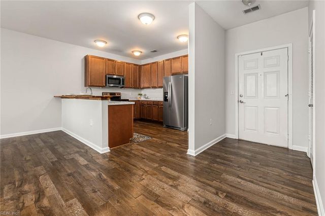 900 Southmoor Dr Unit 103, Virginia Beach, VA 23455