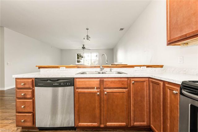 900 Southmoor Dr Unit 103, Virginia Beach, VA 23455