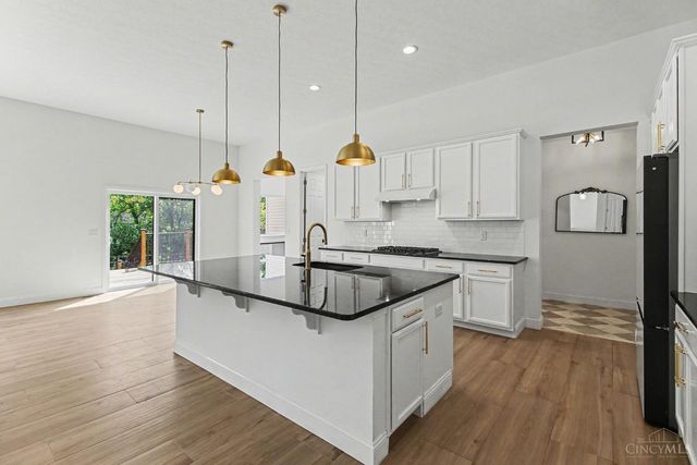 10125 Zumstein Drive, Symmes Twp, OH 45111