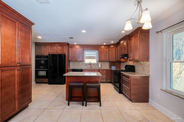 1908 Joshua Dr, Cantonment, FL 32533